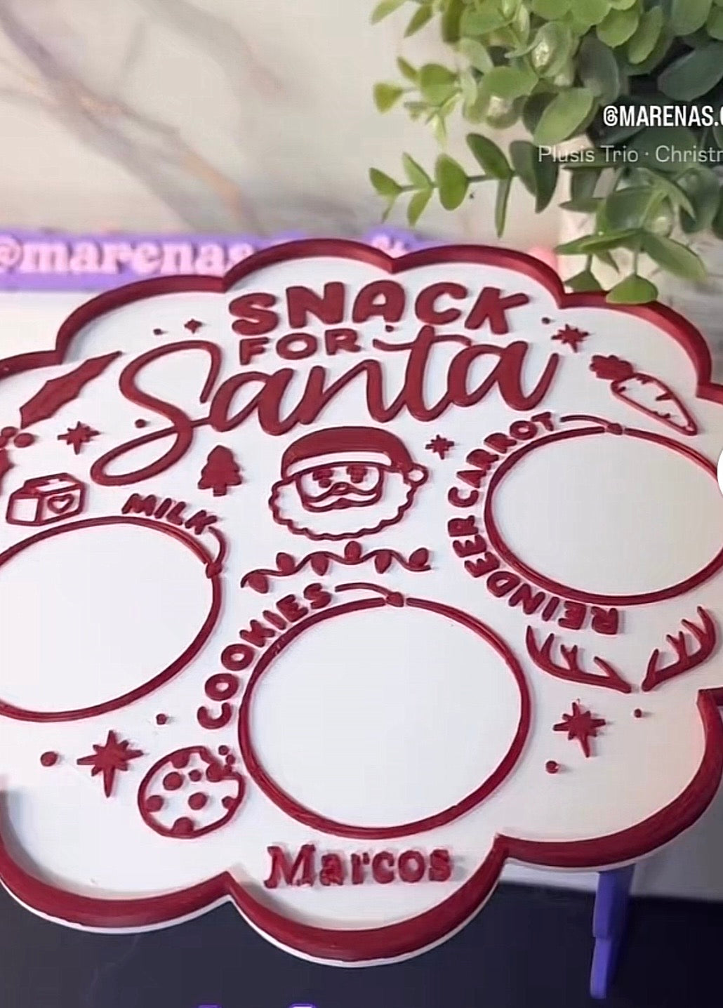 Tray de Santa Claus rojo y blanco con espacios para leche, galletas y zanahoria